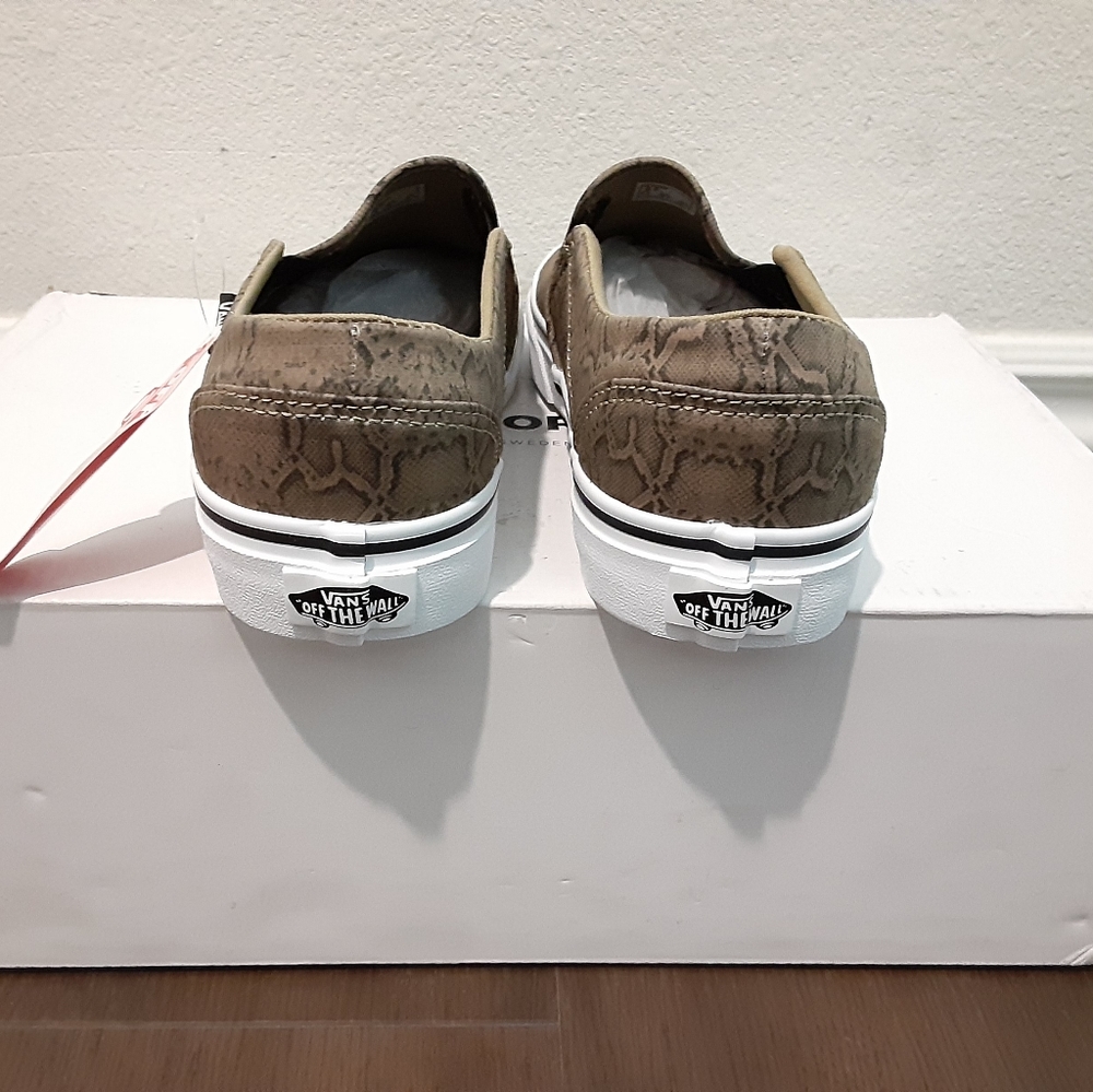 Vans - Picture 2 of 4